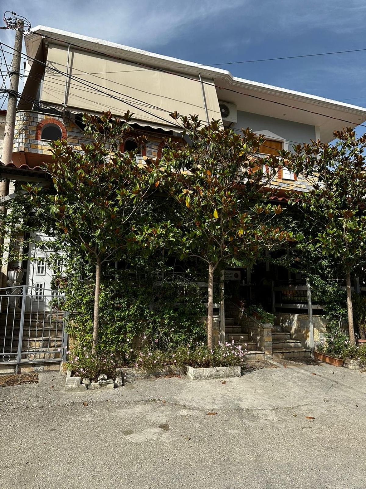Guest House Adi Hoxha Berati Exterior foto