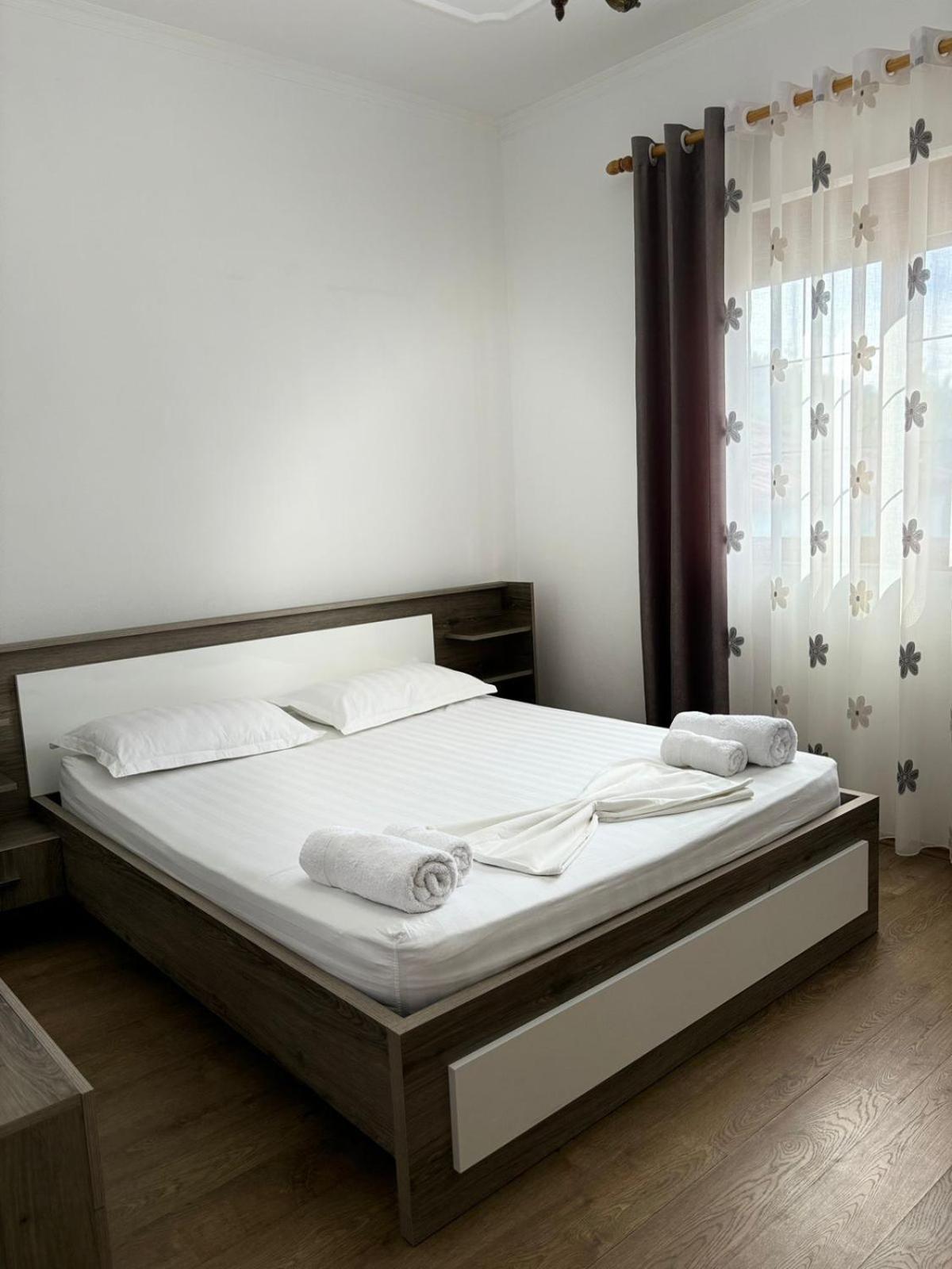 Guest House Adi Hoxha Berati Exterior foto